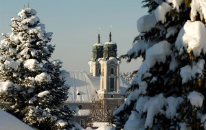 KulturBlick auf verschneite Kirche Lindenberg 2017@ThomasGretler