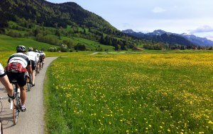 Rennradtour am Alpenrand bei Füssen entlang © Wolfgang Sommer