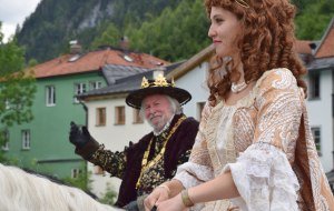 •	Historische Festumzüge 2018 – Kaiser Maximilian I. von Habsburg und ein Edelfräulein © Füssen Tourismus und Marketing