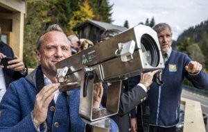 Staatsminister Glaubert eröffnet Gemsbeobachtungsstation am Riedbergpass © TVABS